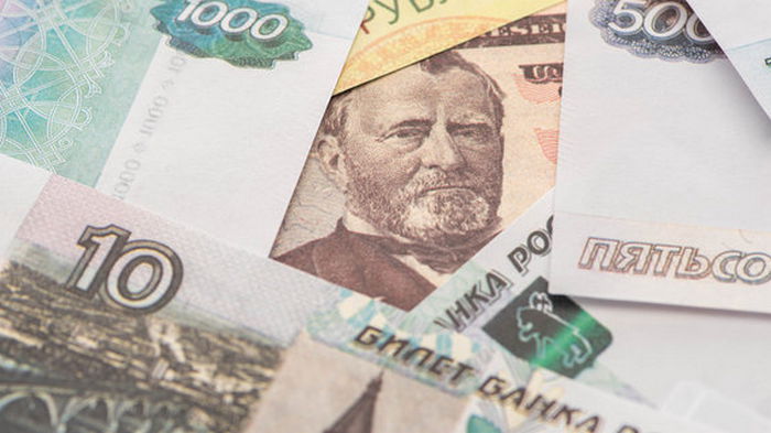 Нацбанк запретил банкам операции с российскими и беларускими рублями