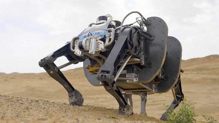 В Китае разработали крупнейшего в мире четвероногого робота для разведки