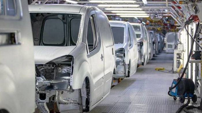 Автомобильная корпорация Stellantis останавливает завод в России
