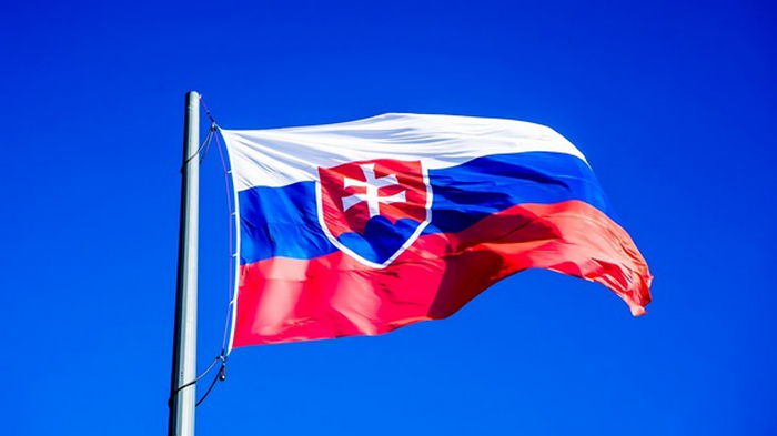 Словакия потребовала сократить на 35 человек штат посольства РФ