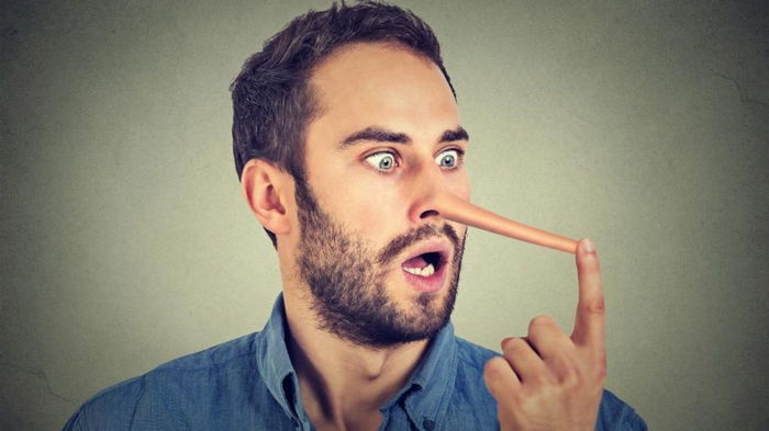 5 способов распознать ложь с помощью жестов и мимики партнера