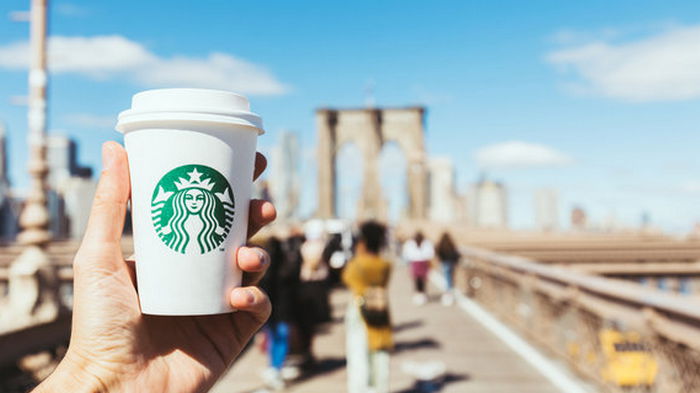 Американская сеть кофеен Starbucks полностью уходит из России
