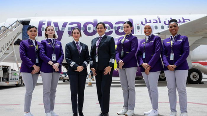 Саудовская авиакомпания выполнила первый рейс с женским экипажем