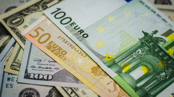 Доллар и евро в банках подорожали почти на 4 гривны