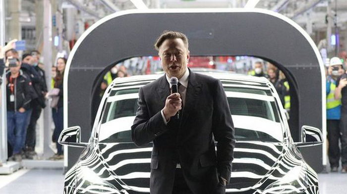 Илон Маск требует от сотрудников Tesla и SpaceX вернуться в офисы на полный день