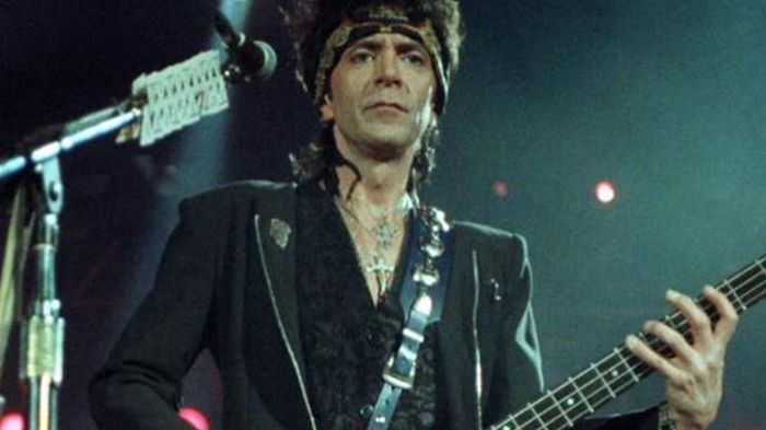 Умер сооснователь и бас-гитарист Bon Jovi Алек Джон Сач