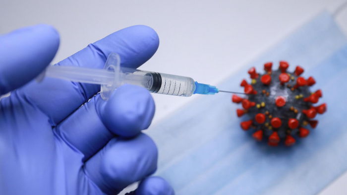 Прививки от коронавируса предотвратили в 2021 году 20 млн смертей
