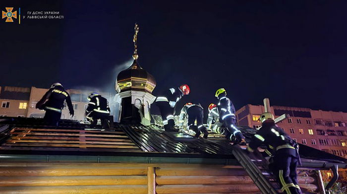 Во Львове горела церковь Московского патриархата (фото)