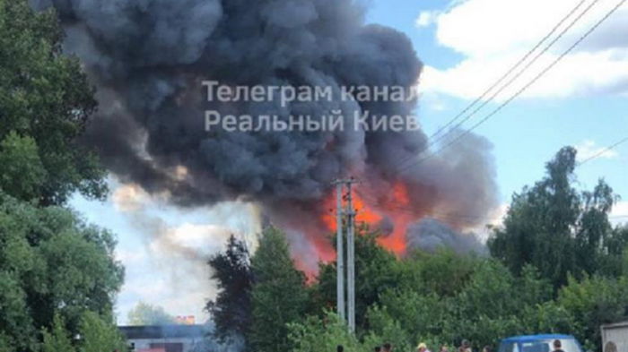 В Киеве произошел масштабный пожар на СТО