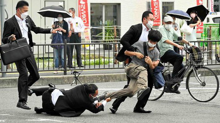 Подозреваемый в убийстве Абэ сам сделал несколько многоствольных пистолетов – полиция