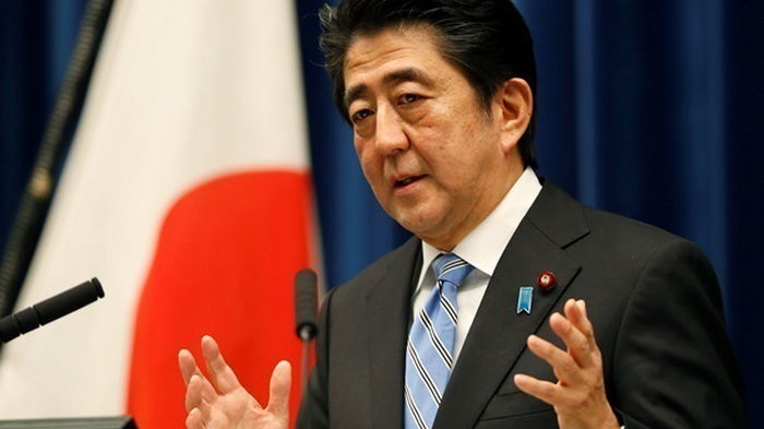 Экс-премьер Японии скончался после покушения