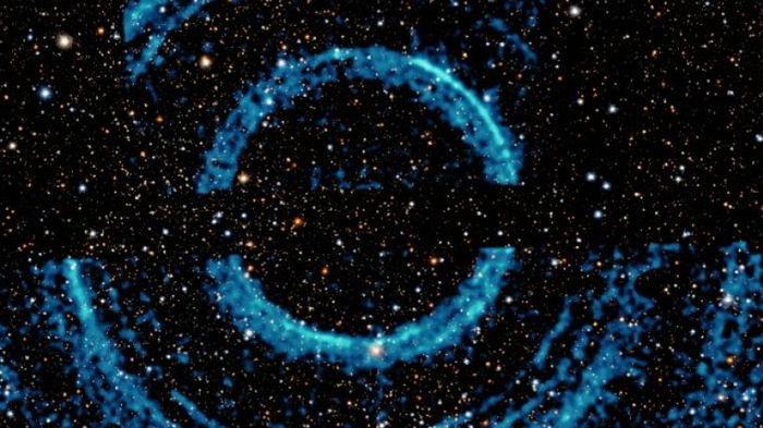 Астрономы обнаружили призрачные круги у черной дыры