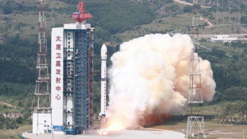 Китай запустил три новых спутника для мониторинга углерода в космосе