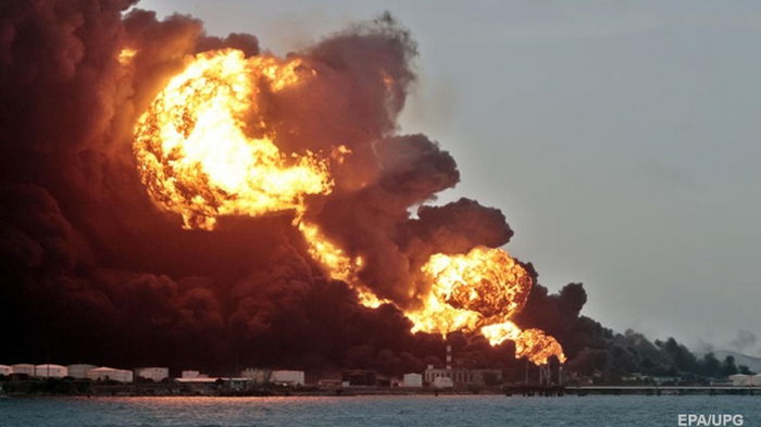 На кубинской нефтебазе потушили масштабный пожар (фото)