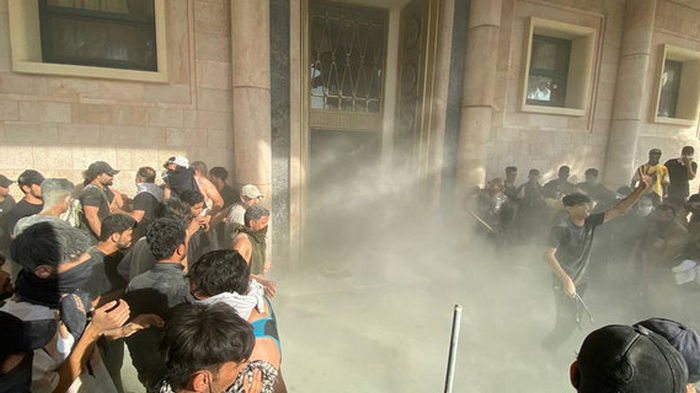 В Багдаде протестующие захватили здание правительства